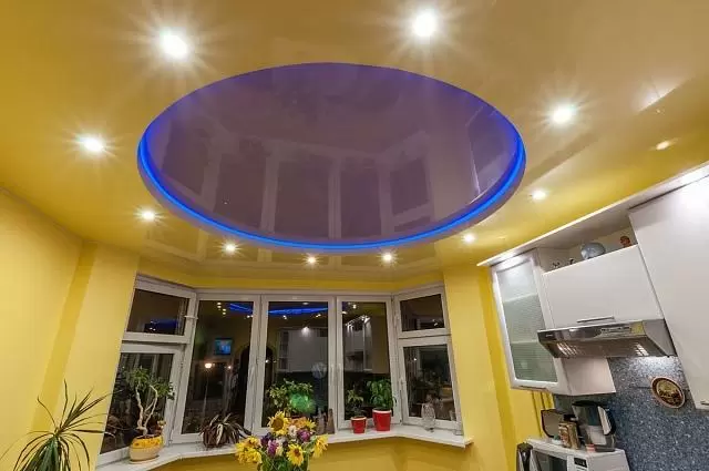 круглый натяжной потолок с подсветкой