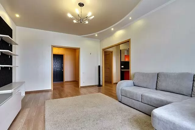 натяжной потолок Base Line с люстрой