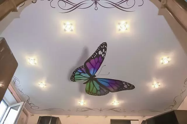 3D фотопечать бабочка на потолке