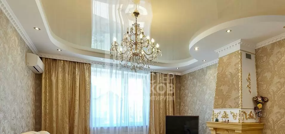 дизайн гостиной с камином и телевизором