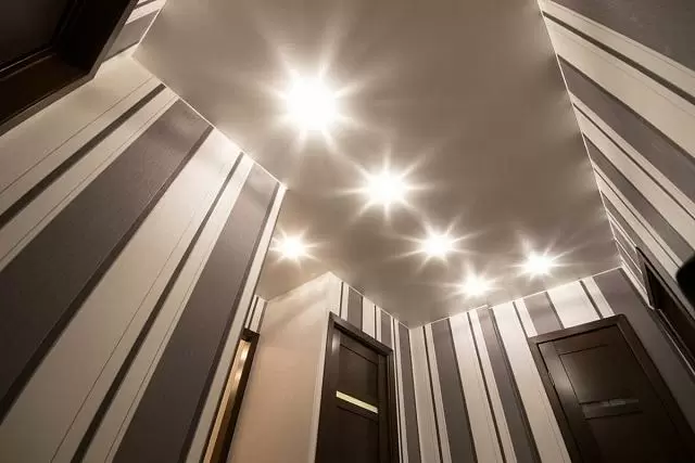 прихожая с китайским натяжным потолком