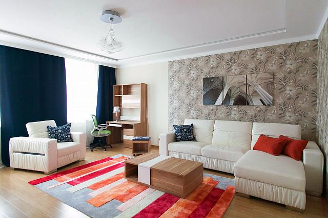 белый натяжной потолок в квартире