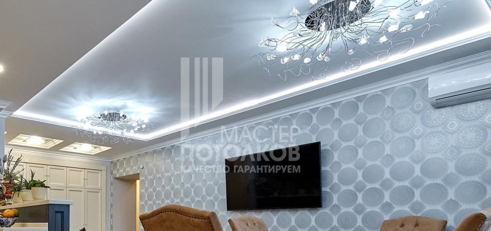 узкий натяжной потолок с подсветкой