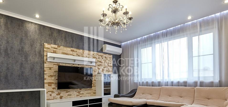 белый натяжной потолок с подсветкой