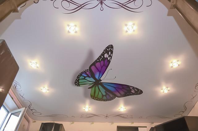 3D фотопечать бабочка на потолке